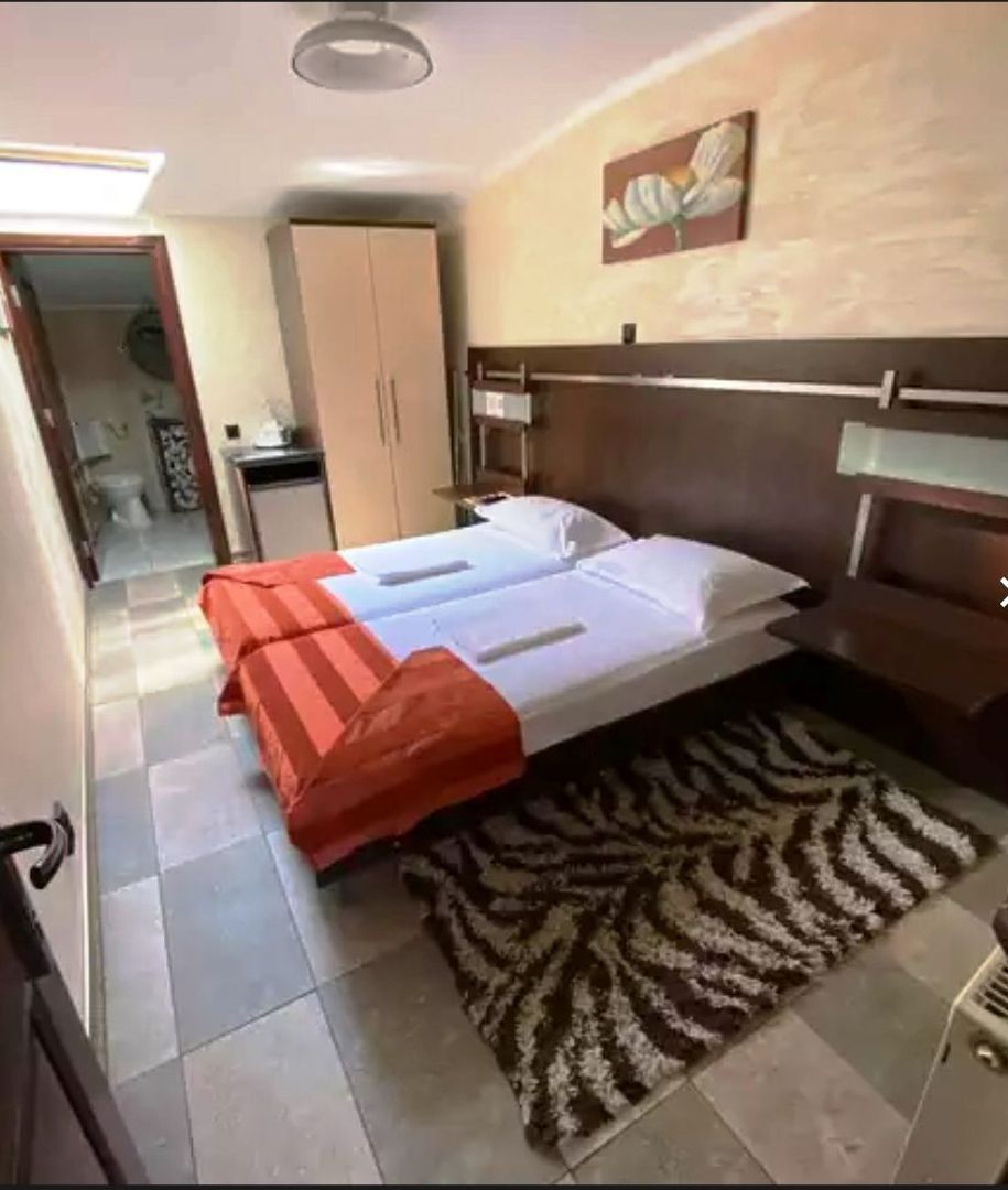 Pensiune cu 18 camere in centrul Brasovului - Poză 20