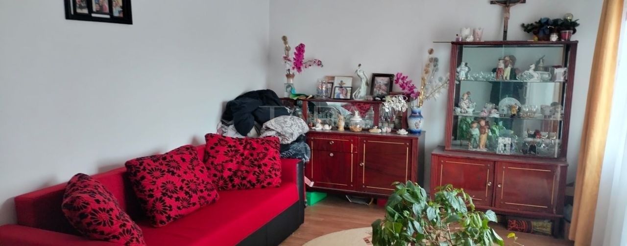 Apartament 3 camere, in zona centrala a localitatii - Poză 3