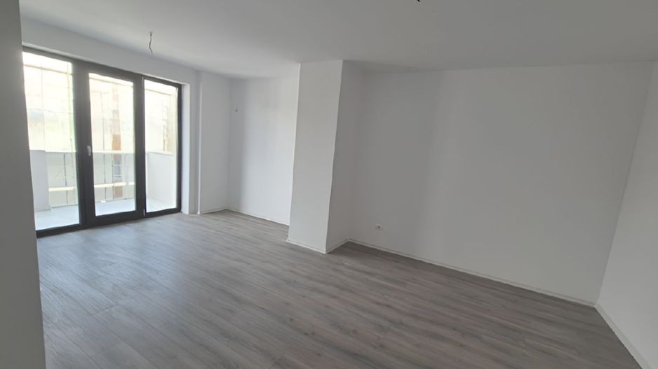 Apartament cu 3 camere, bloc nou, et.1, Centru - Poză 2