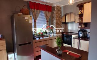 Apartament ULTRACENTRAL SALONTA, 3 camere, 74 mp, mobilat/utilat total - Poză 2