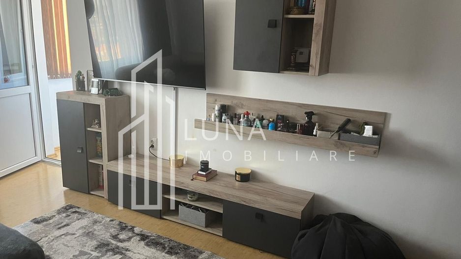 Apartament 3 camere de vânzare - Poză 2