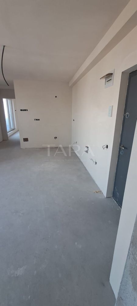 Vânzare Apartament 3 Camere Semidecomandat.Terasă 21 mp. - Poză 1