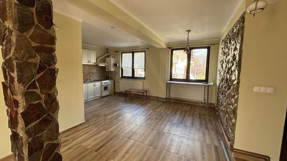 Casa 3 dormitoare curte de 300 mp utili garaj deschis Calea Surii Mici - Poză 1