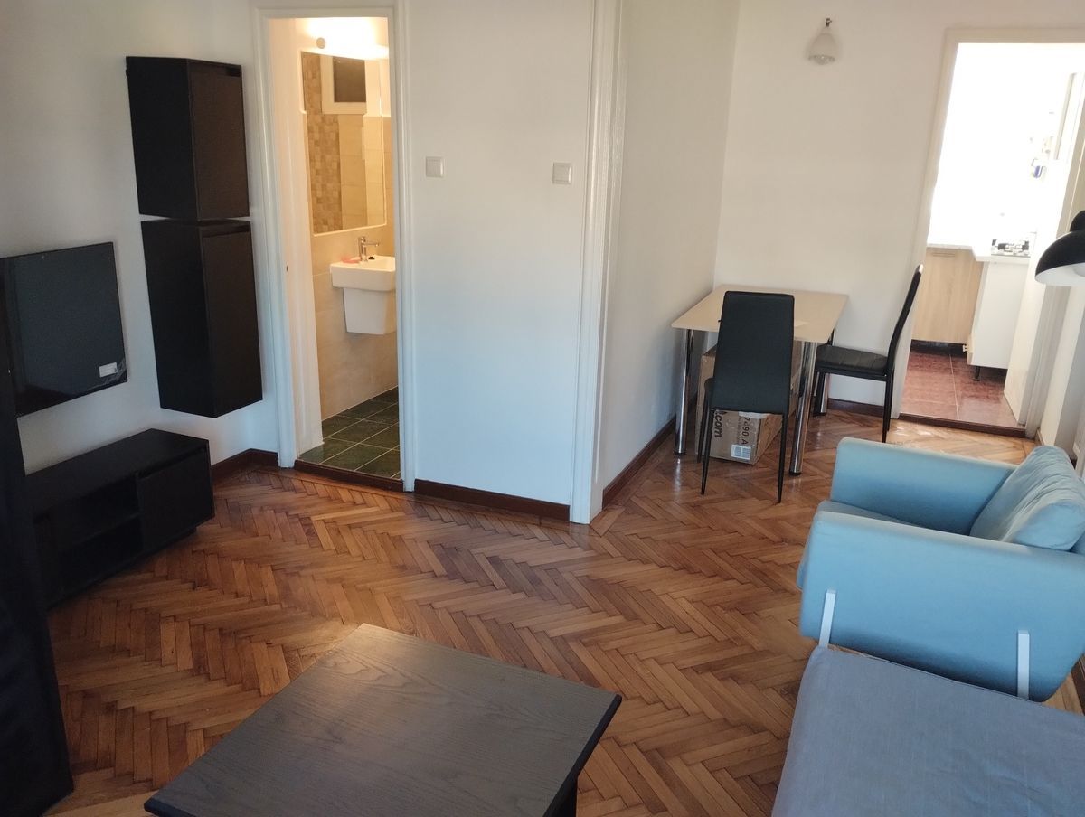 Închiriez garonieră, Unirii, centrală proprie - Poză 3