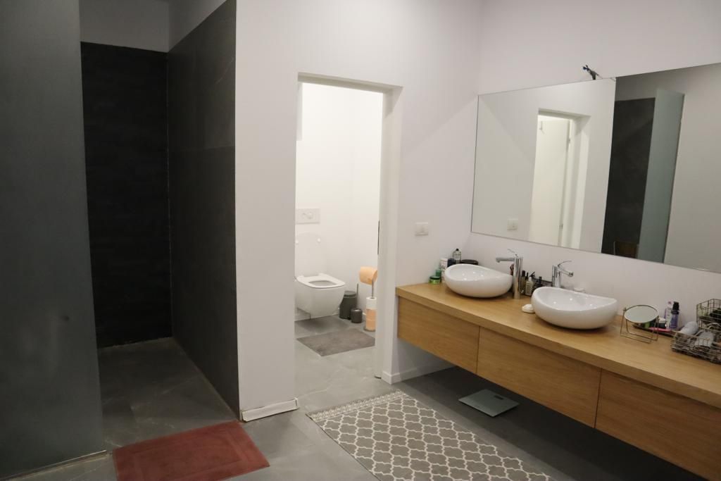 Locuinta moderna spatioasa cu garaj - Poză 19