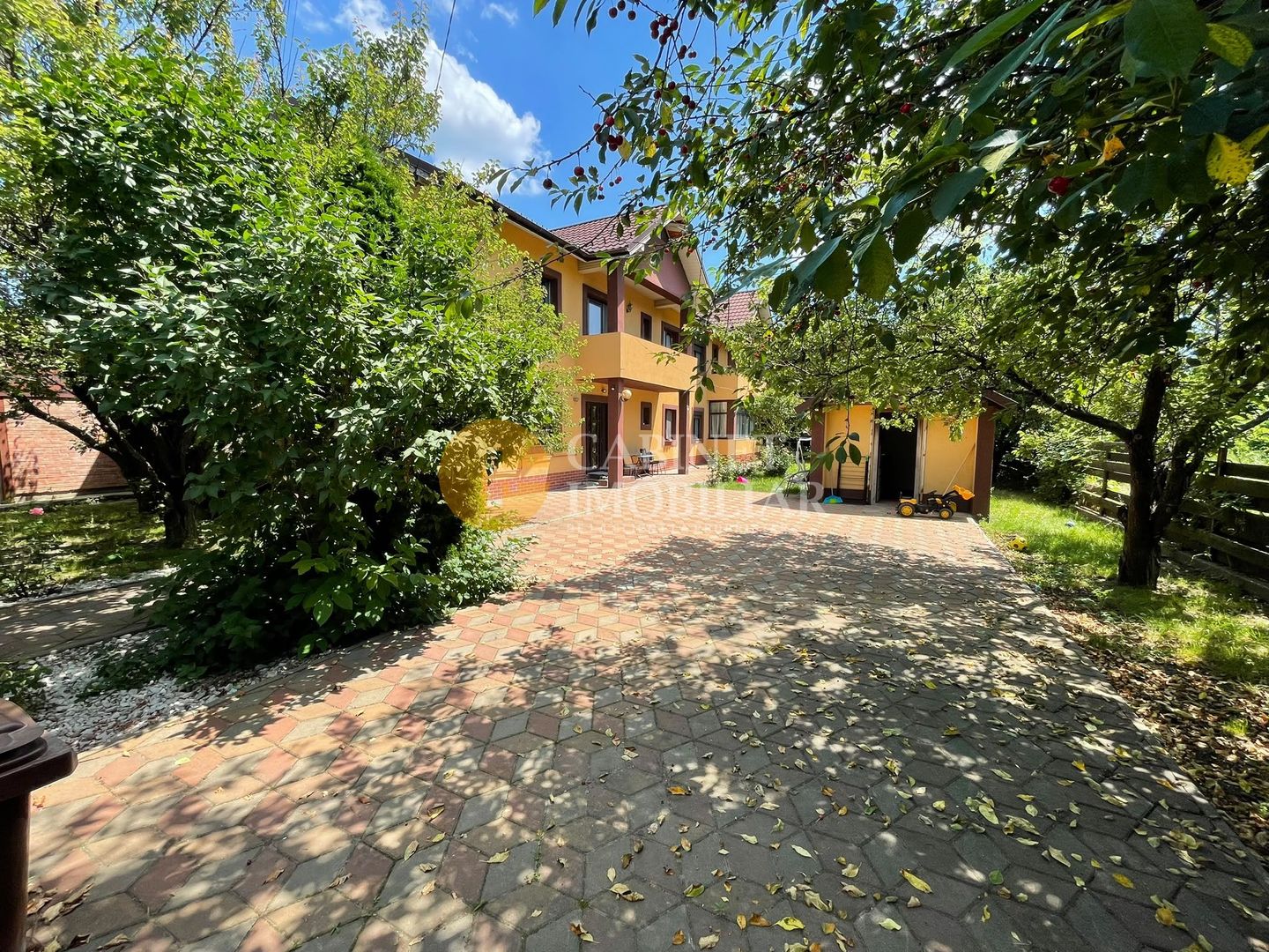 Casă Duplex Integral (Ambele Părți) - 325mp Utili, 1000mp Teren, Asfalt - Poză 2