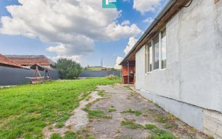 Casă cu 1.874 mp teren în Hidișelu de Sus - Poză 1