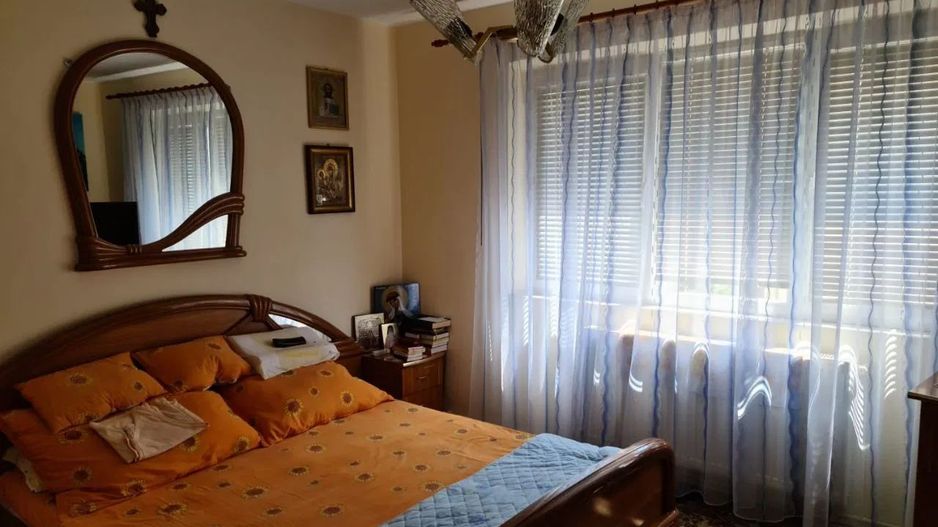 Ag EUROPA vinde ap. 4 cam. in Micro 16 la etajul 3 FINISAT si MOBILAT. - Poză 1