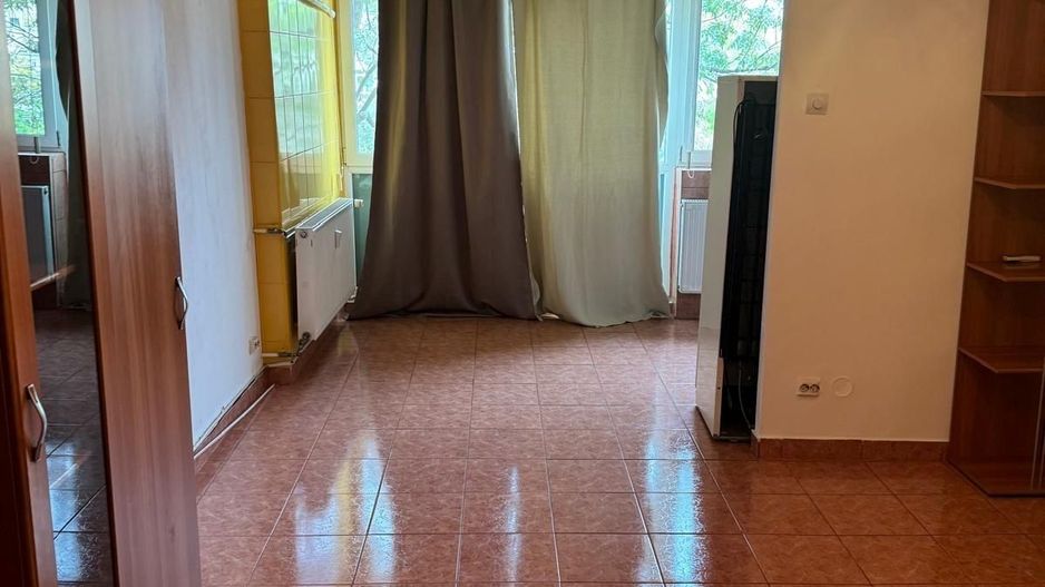 Garsoniera zona Basarabiei - str. Bucovina - Poză 1