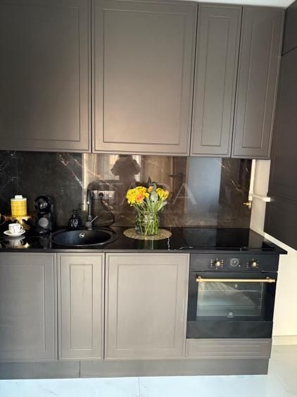 Apartament 2 camere, terasă, 2 parcarisubterane, zonă centrală. - Poză 4