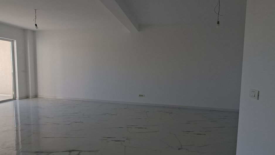 Apartament cu 3 camere si un loc de parcare - Poză 3