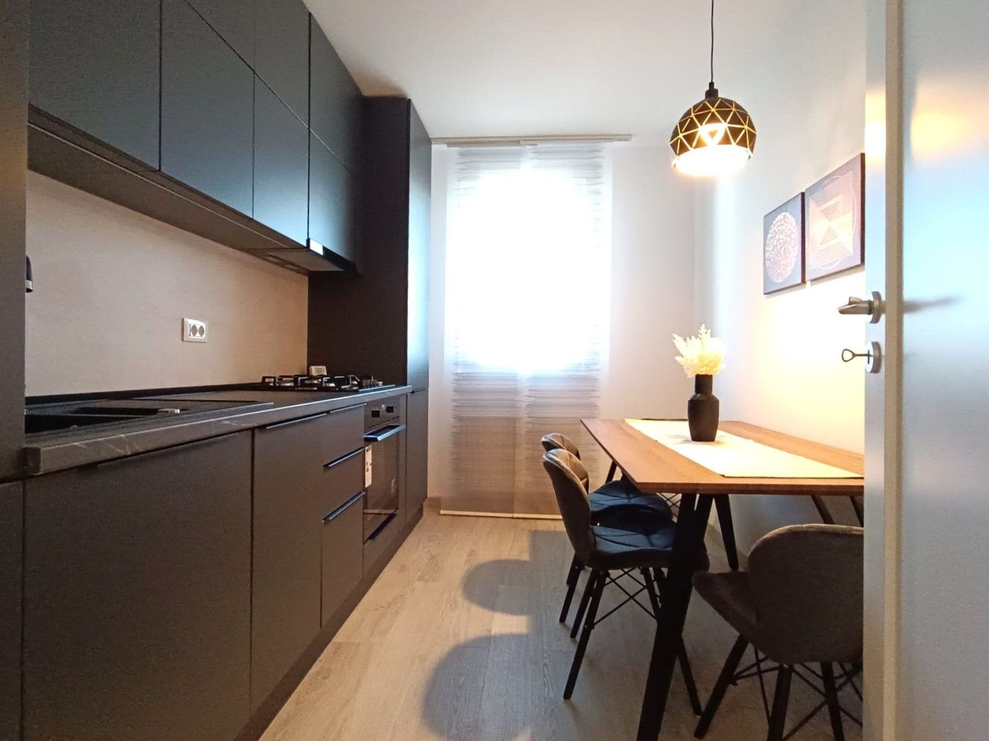 Apartament modern cu 2 camere și terasă generoasă Urban Plaza zona Carpaților - Poză 14