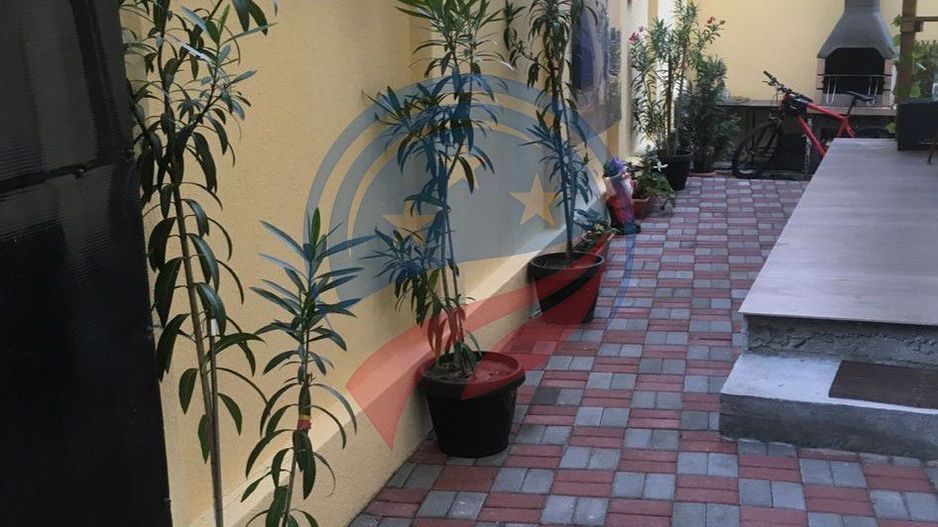 Casa moderna alcatuita din trei apartamente, zona Rovine - Poză 16