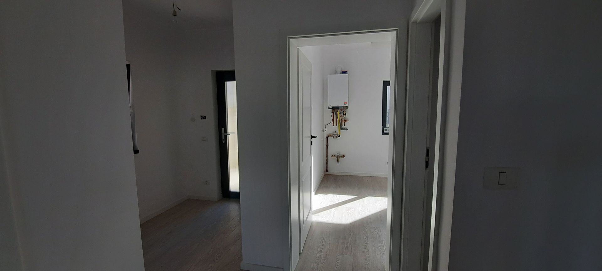 Duplex frumos cu arhitectura mediteraneana - Poză 13