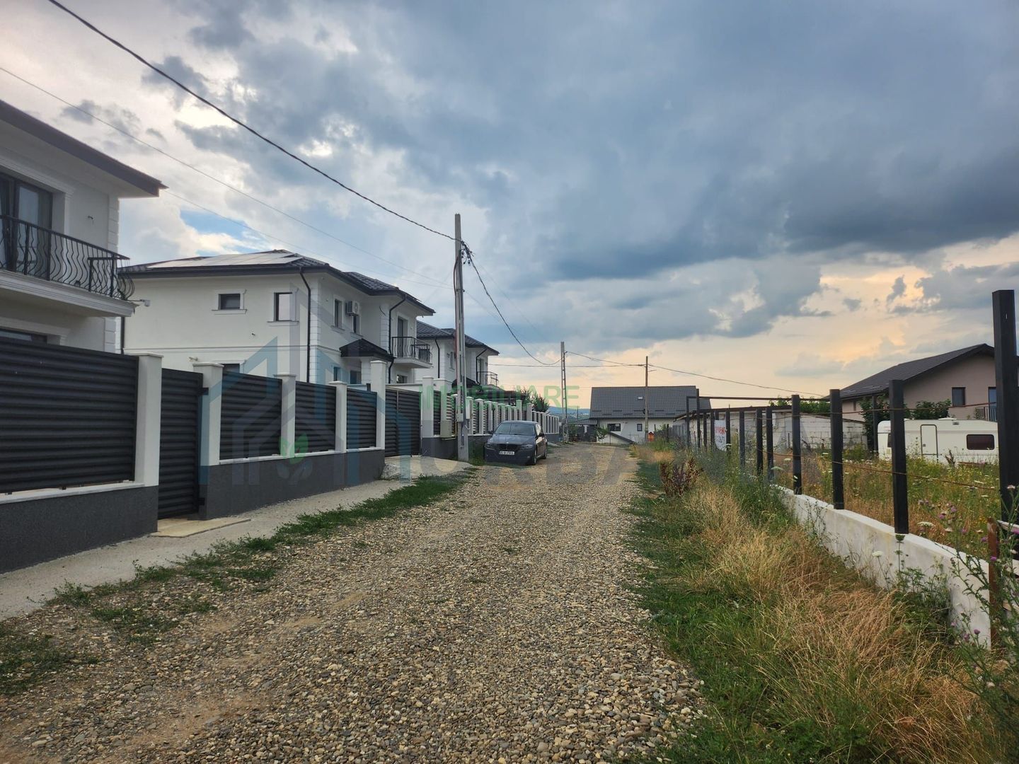 Teren intravilan de vânzare în Vișan, 870 mp, ideal pentru 2 case individuale sau duplex - Poză 1