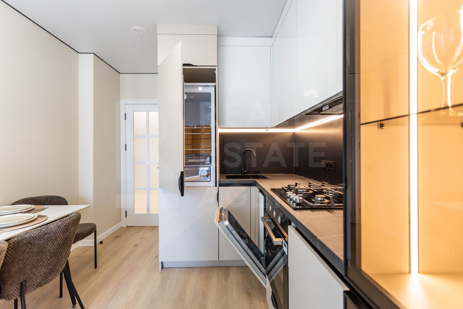 Vânzare, 3 camere, Strada Nicolae Milescu Spătarul, Ciocana - Poză 3