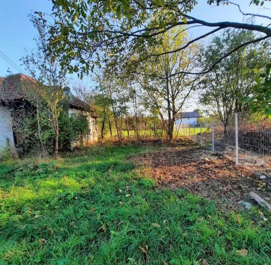 Teren Intravilan, central, perfect plat, 1212 m2, 38 euro m2 - Poză 1