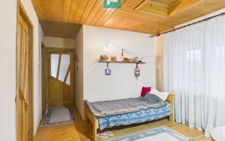 Vilă stil montan, 270 mp, teren 3000 mp - Poză 19