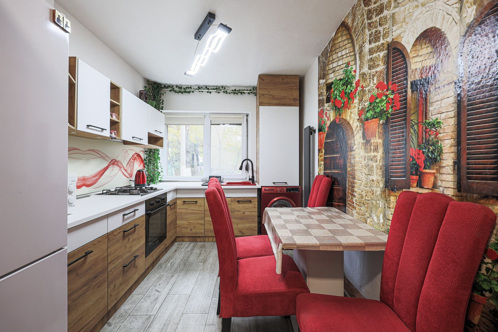 Apartament central, la parter, renovat și mobilat. - Poză 4