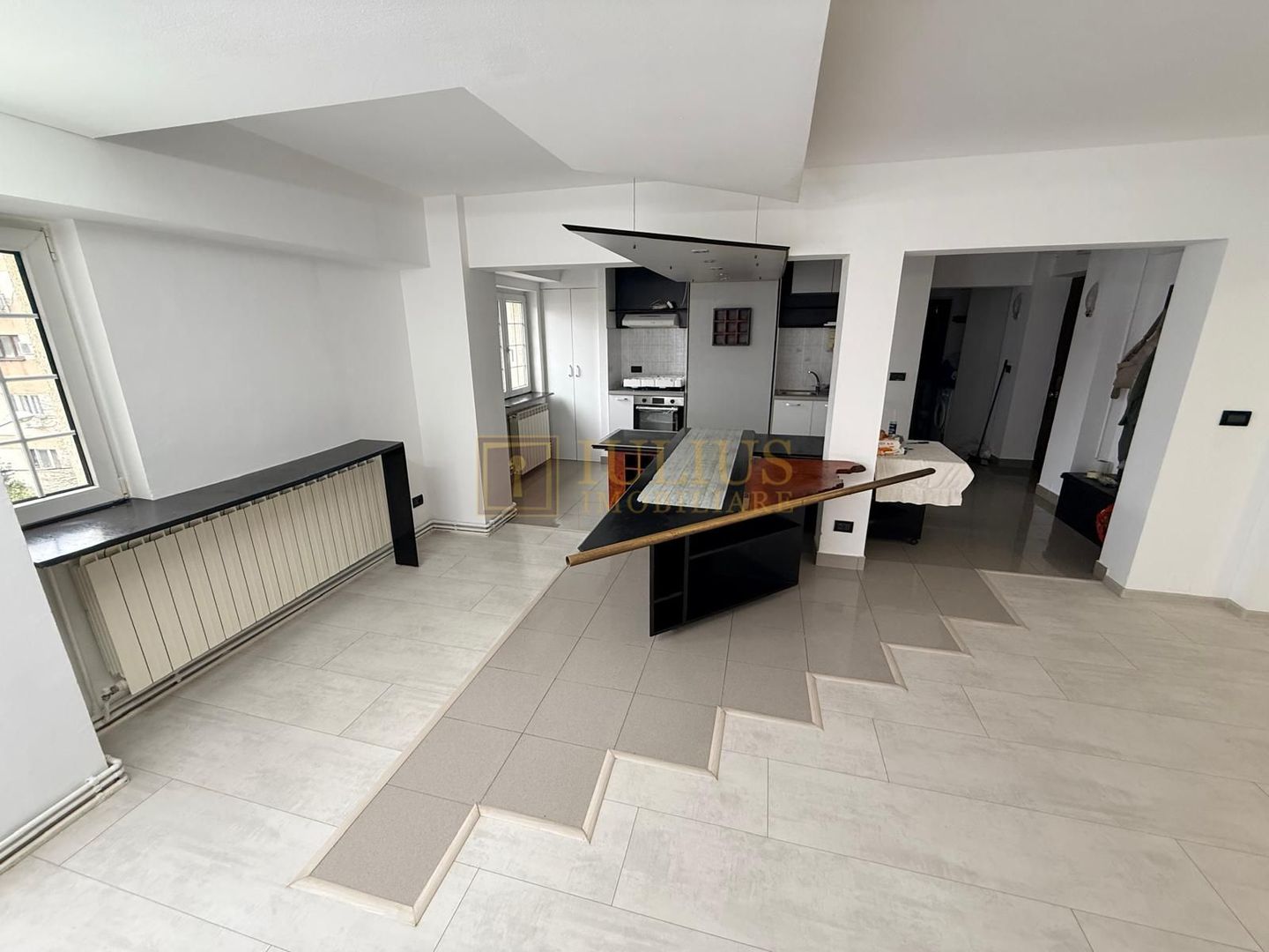 Medicina, 2 camere, 2 bai, centrala proprie, apartament spatios-105 mp - Poză 12