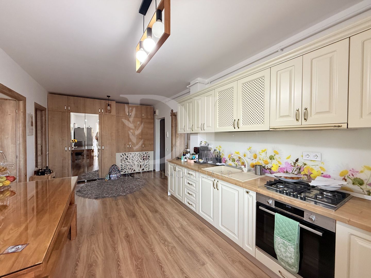 Apartament la cheie / etaj intermediar / Zona Florilor - Poză 2