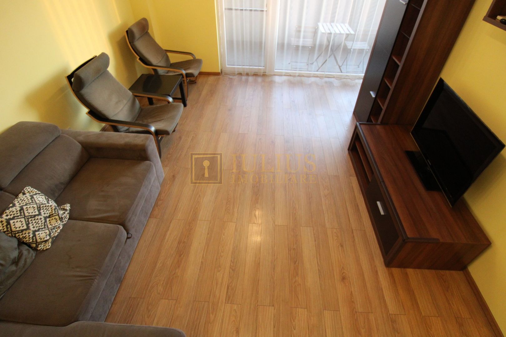 Aradului - Iris, 2 camere, loc de parcare + boxa. - Poză 2