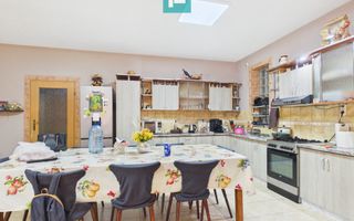 Casă cu 4 camere și teren de 1.910 mp în Macea - Poză 5