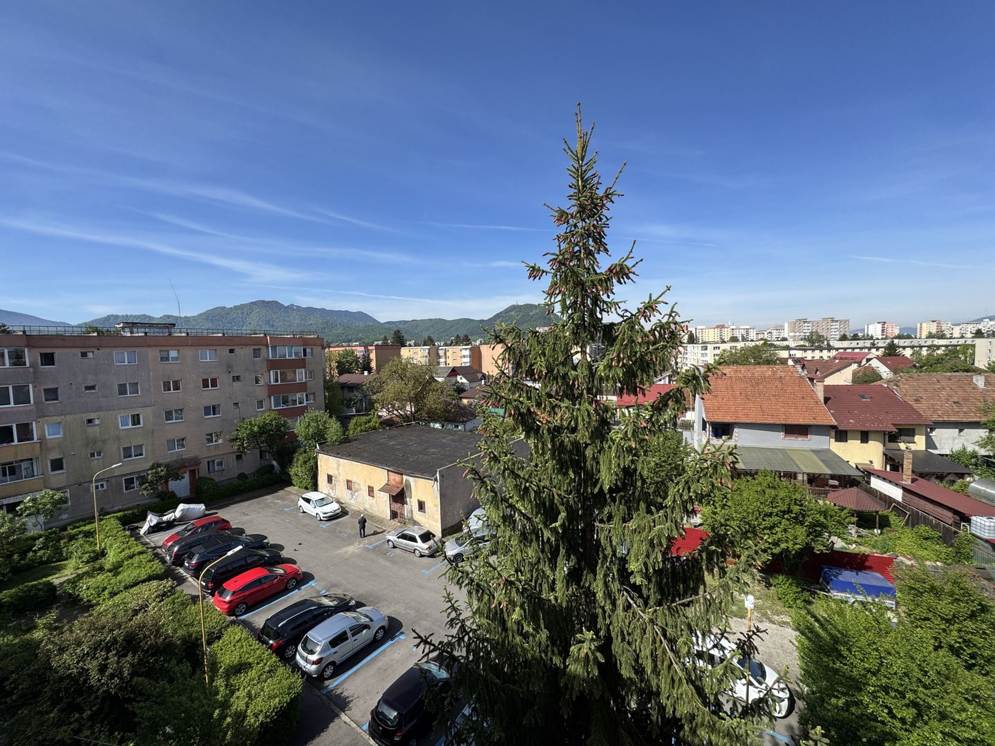 Apartament decomandat cu 3 camere in Florilor, strada Crinului - Poză 4