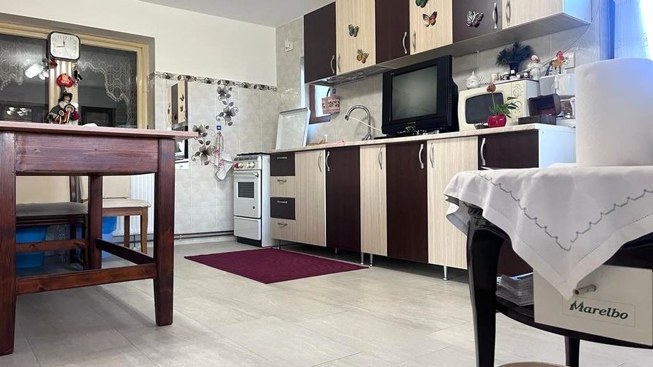 Aproape de oras! Vanzare casa cu 4 camere in Gura Ocnitei! - Poză 5