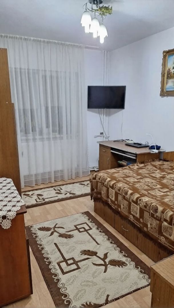 Apartament 3 camere  Sărari etaj 2 - Poză 3