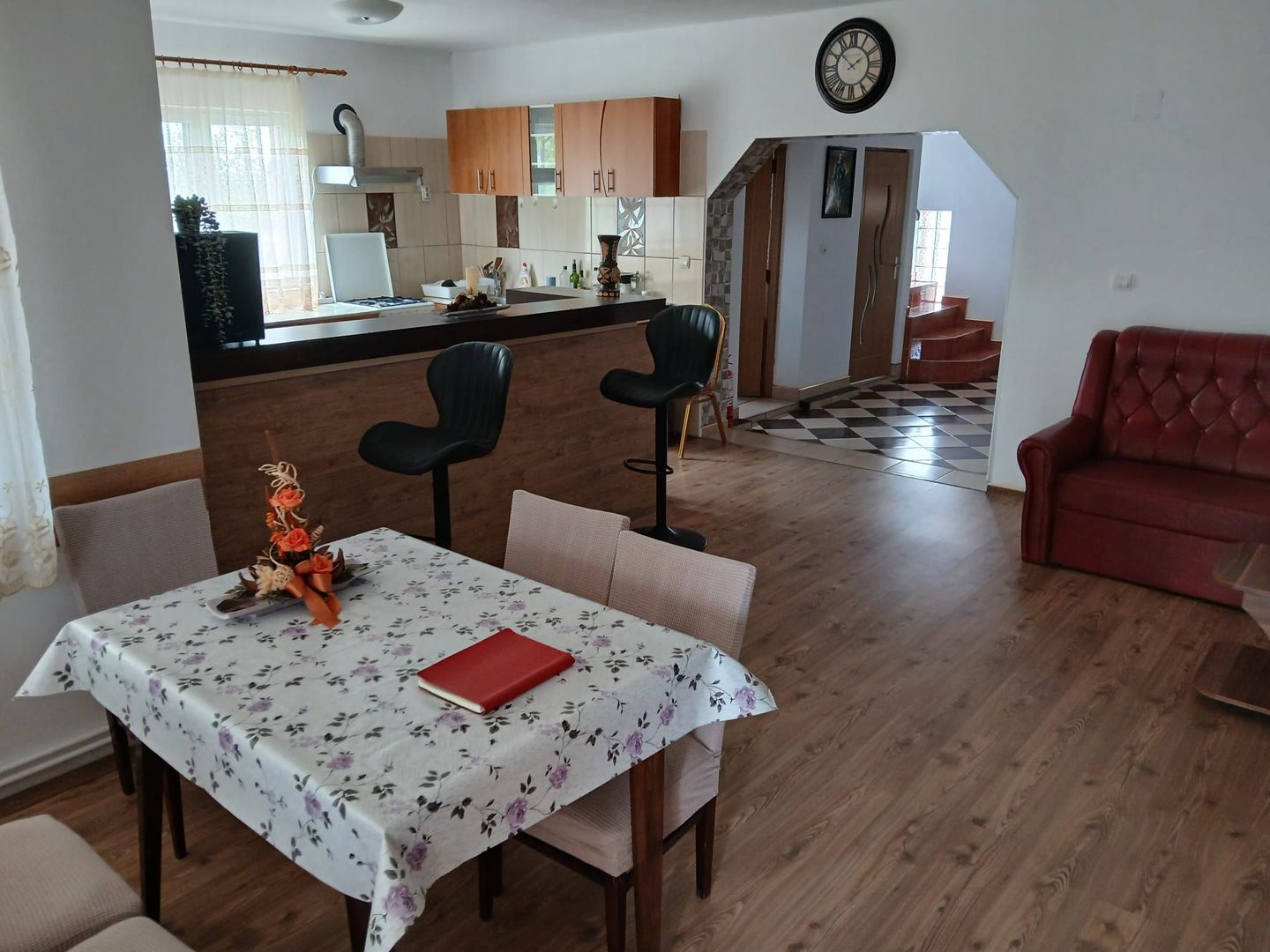 Inchiriez pentru cazare Vila cu 7 camere - Poză 5