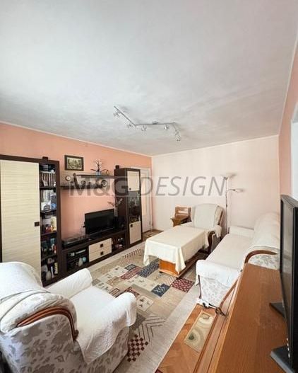 Apartament cu 3 camere zona Circumvalatiunii etaj 1 - Poză 1