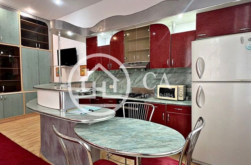 Apartament de vânzare cu 3 camere în zona Ultracentrală, Oradea - Poză 7