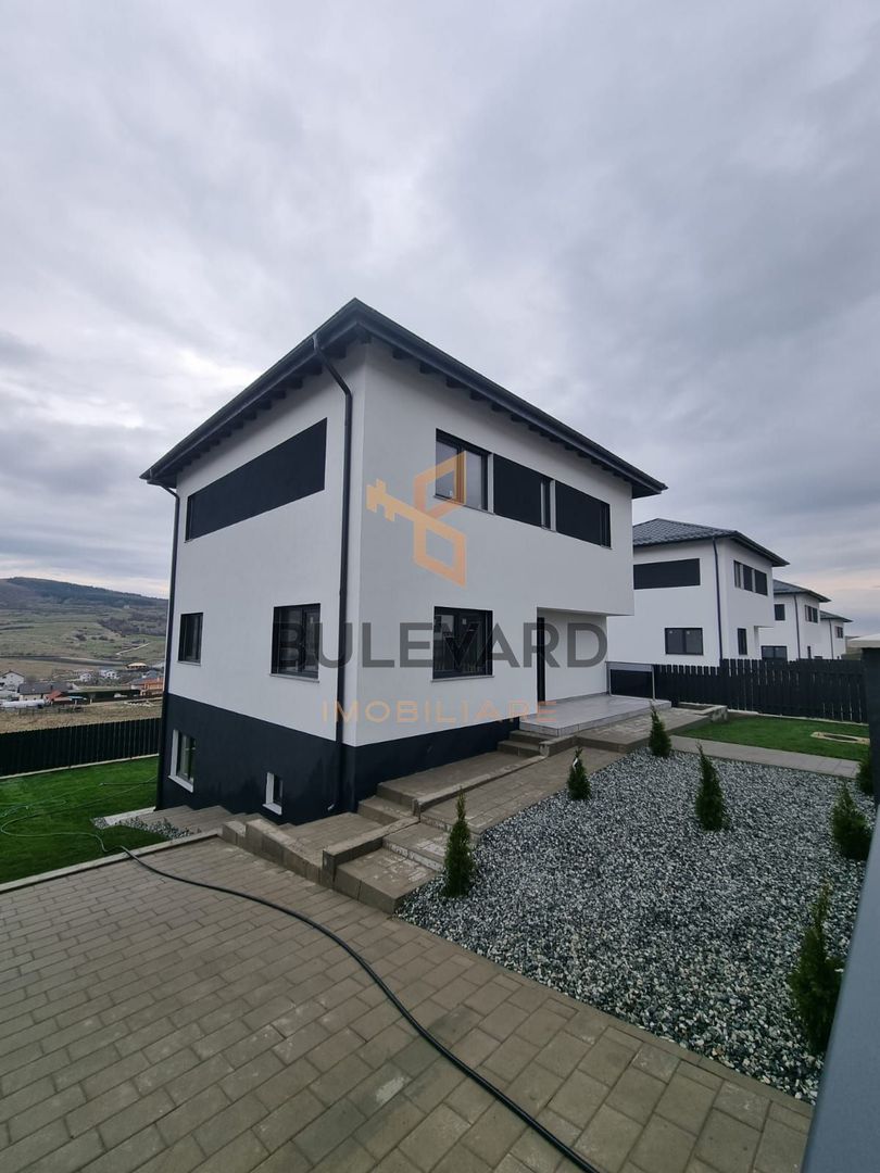 Case individuale cu teren de 440 mp+apartament la demisol! - Poză 2