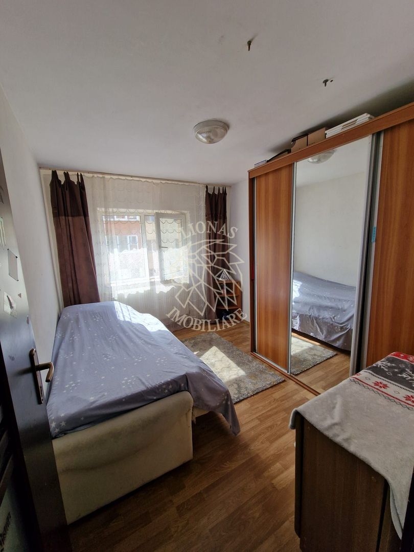 Apartament decomandat 3 camere-2 balcoane-etaj 3-Zona Petru Maior - Poză 4
