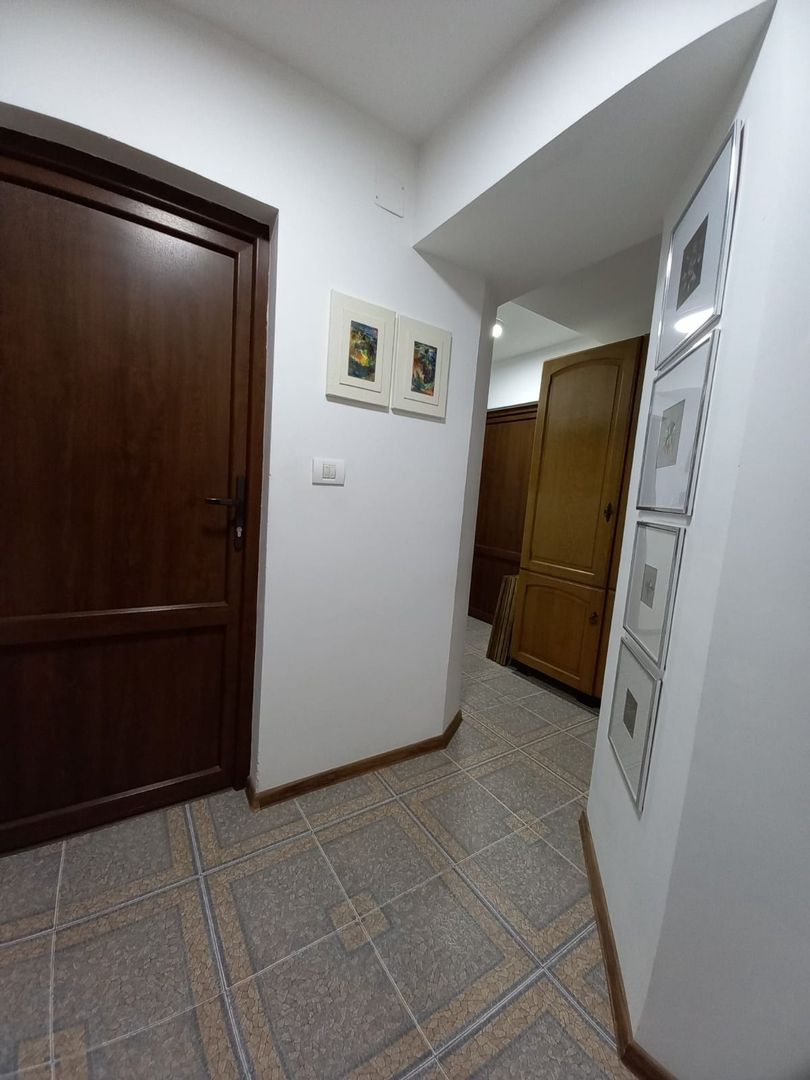 Apartament central la demisol înalt - Poză 13