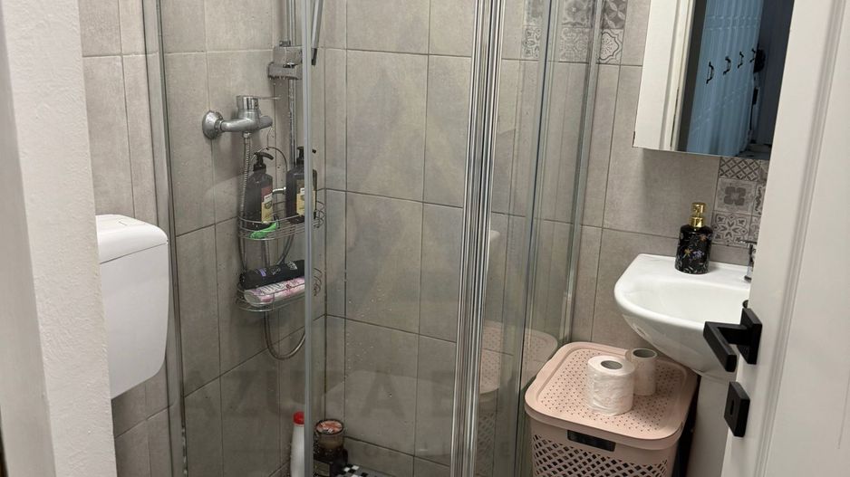 Apartament modern 3 camere 2 bai 64 mp utili si parcare zona Central - Poză 7