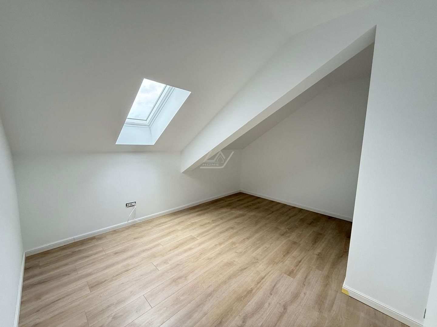 Bloc finalizat. Terasa 20 mp. 2 bai. Lift. 2 locuri de parcare. - Poză 9