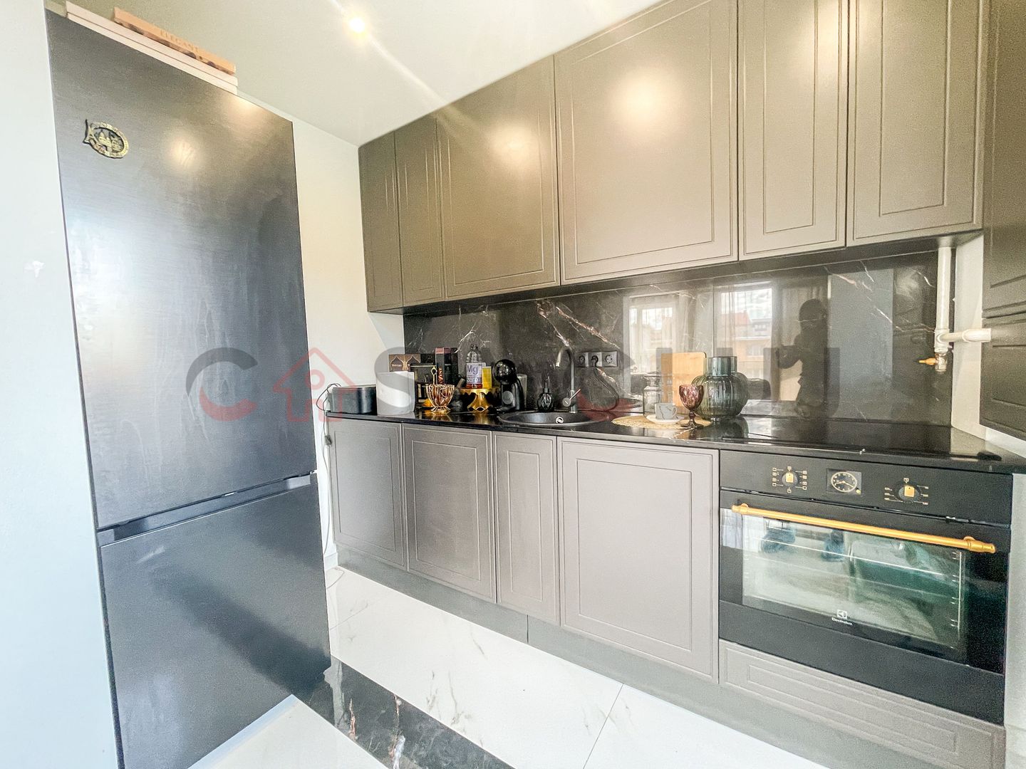 Ultrafinisat, zona semicentrala, cu doua locuri de parcare in subteran - Poză 3