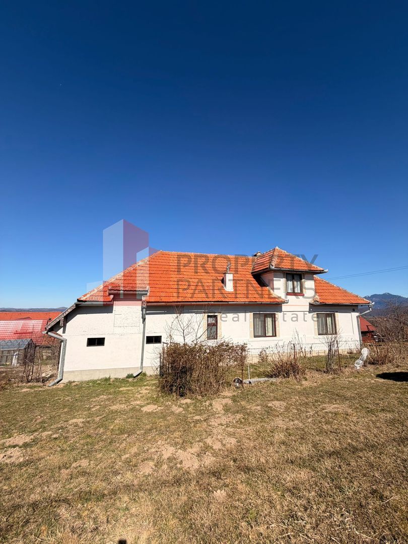 Casă tradițională cu 1800 mp teren  în Sohodol, Bran | Priveliște superba - Poză 4