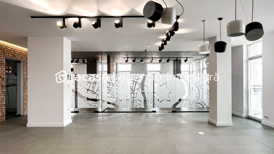 De închiriat - Spațiu ultracentral de birouri în Arad cu parcare - Poză 1