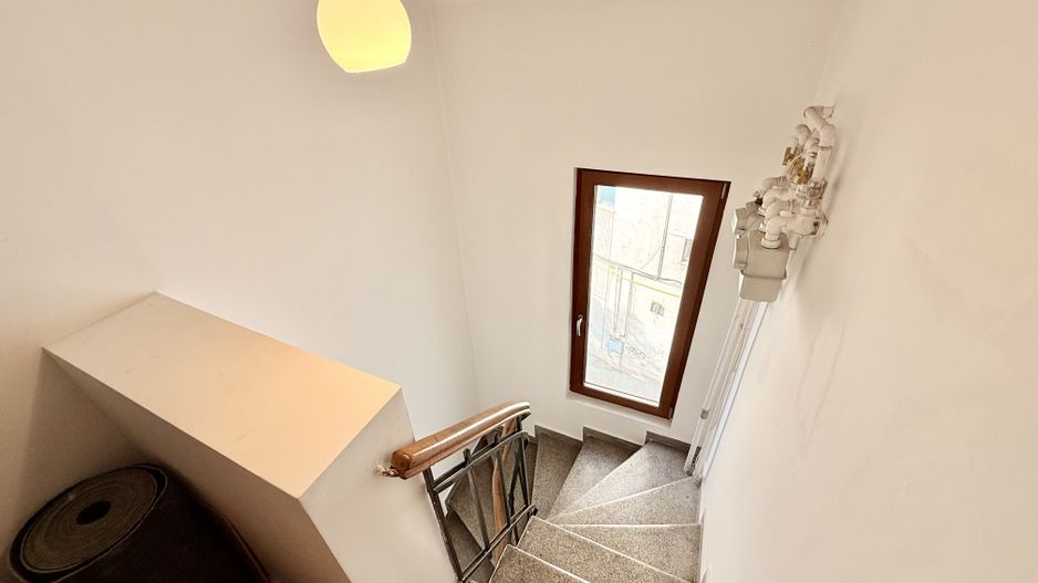 Piata Unirii Fantani Vila  500 mp utili curte 204 mp - Poză 19