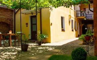 Casa ultracentral 3 camere 2 bai si curte privata pe Balcescu - Poză 4