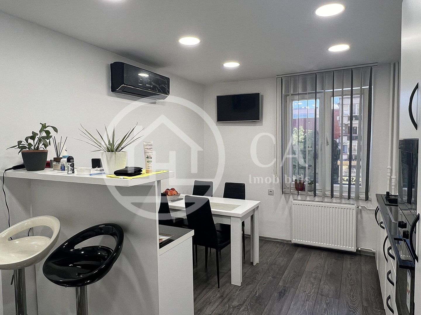 Apartament cu 2 camere de vanzare Rogerius Oradea - Poză 1