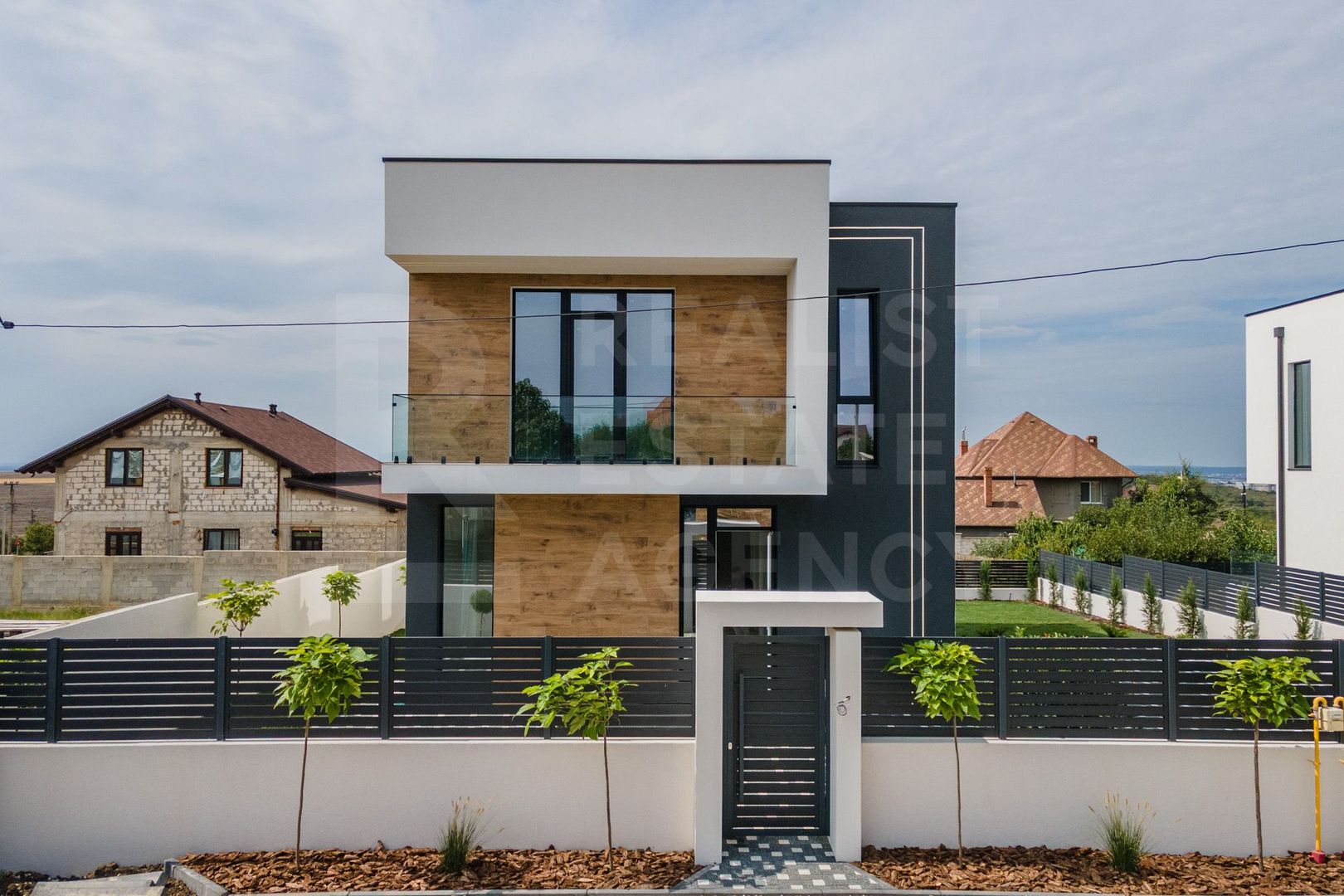 Vânzare, casă Hi-Tech, 200 mp, str. Meșterul Manole, Colonița - Poză 1