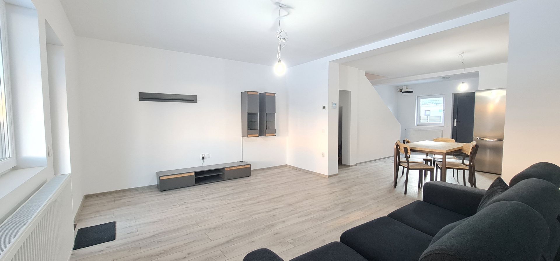 Casa semimobilata semiutilata in Cartier Izvor Tarlungeni Brasov - Poză 2