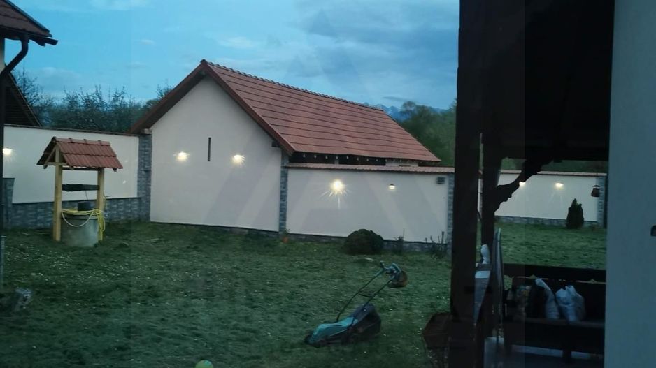 Casa individuala cu garaj 60 mp si teren+gradina 2650 mp in Porumbacu - Poză 9