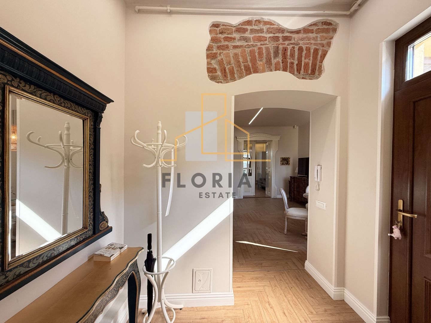 Apartament  modern cu 2 camere in cladire istorica– Zona Sinaia - Poză 16