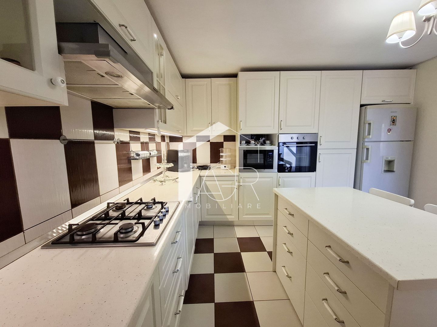 Casa P+M, cu 5 camere, zona Central - Poză 7