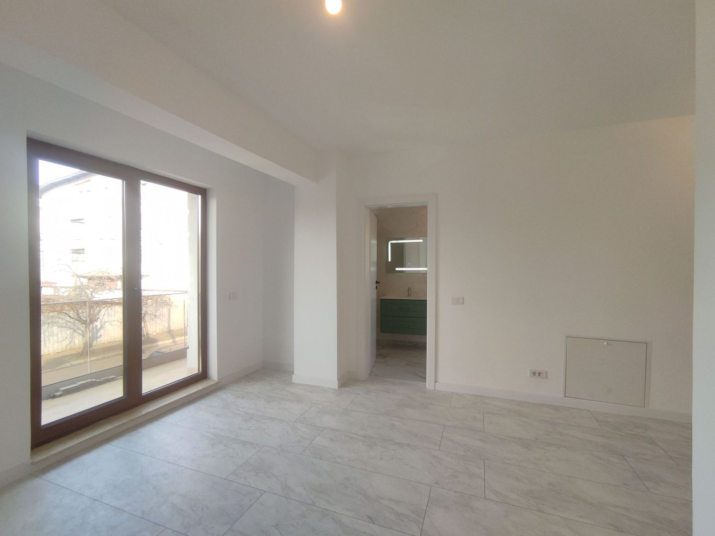 Garsoniera noua de vanzare la 5 minute de metrou laminorului - Poză 1